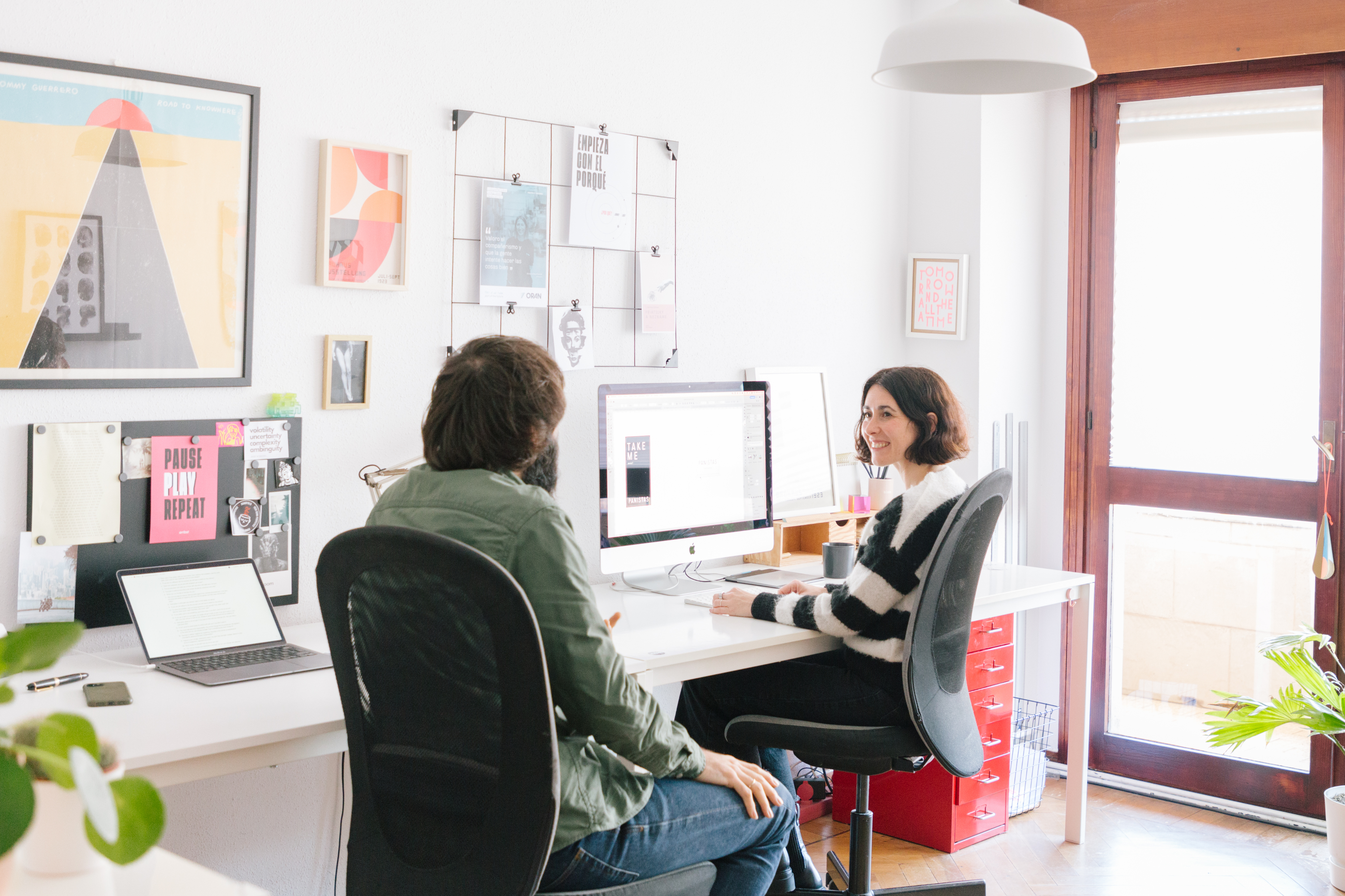 A image of a concrete sphere, balanced between two other larger spheres